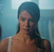 Rezumat episodul 4 „Fata de la fereastră”, difuzat în 10 octombrie la Kanal D: Feride îi spune lui Nalan că nunta nu va mai avea loc